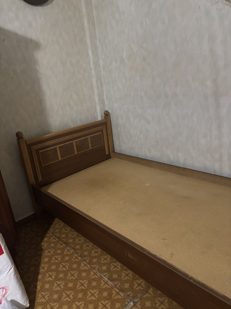 Продам деревянную кровать