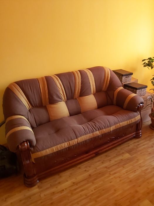 Vand set canapea cu două fotolii,lemn masiv.,culoare maro