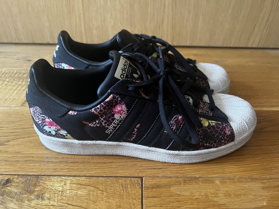 Продавам маратонки Adidas Originals