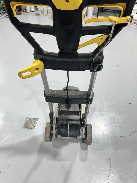 Masina de curatat podele  Karcher