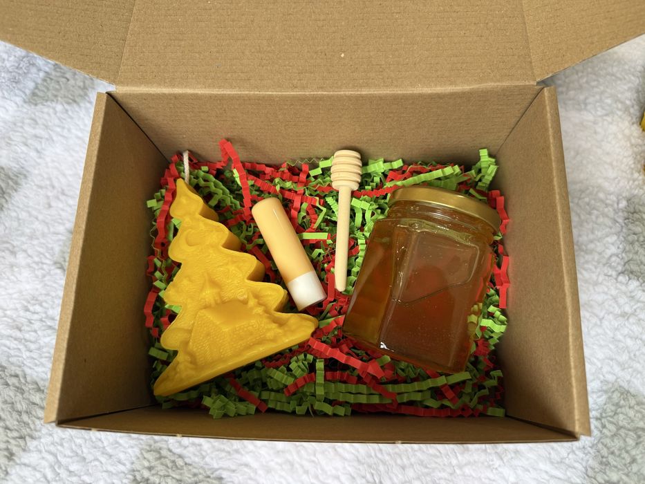 Подаръчни коледни кутии - с восъчни свещи и натурални пчелни продукти
