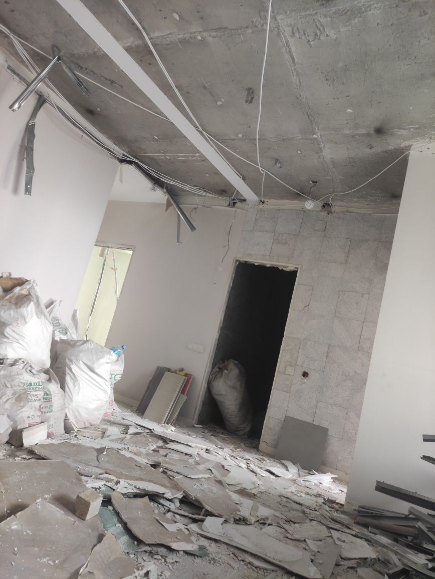 Демонтаж зданий домов бани сарай стены перегородки с вывозом мусора