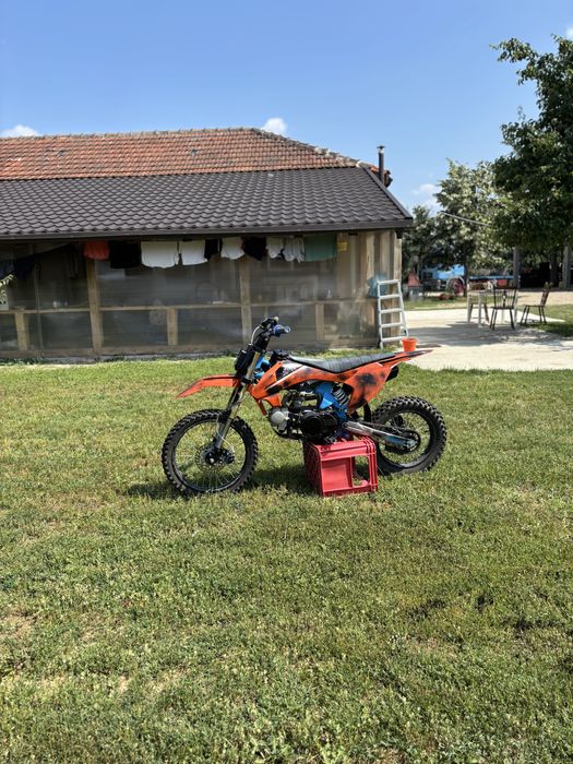 Se vinde cross ultra 125cc 4t