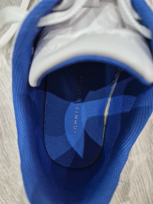 Дамски оригинални кецове Tommy Hilfiger.