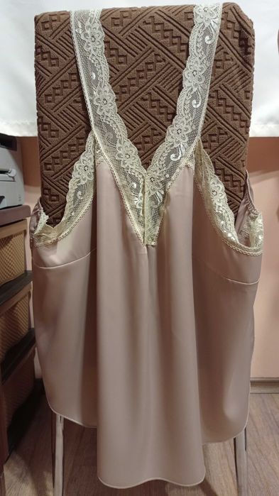 Дамски топ от сатен