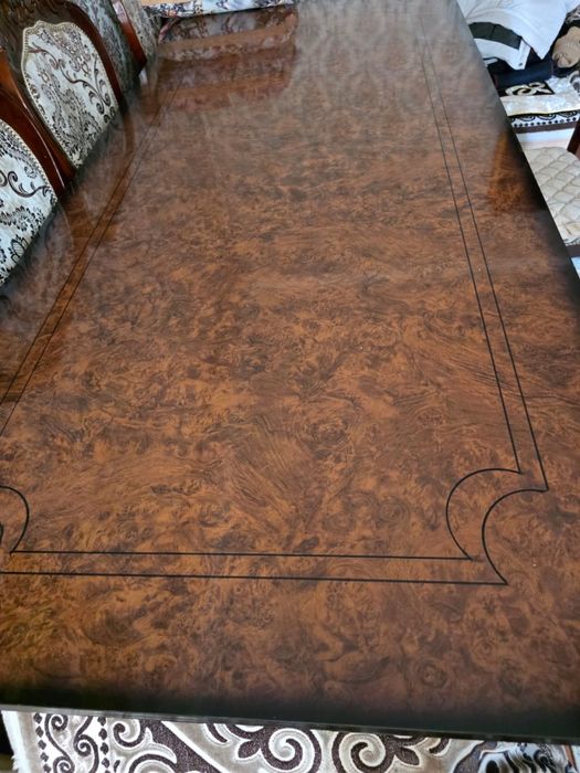 стол 2 метр и 6 орындықпен и шифонер