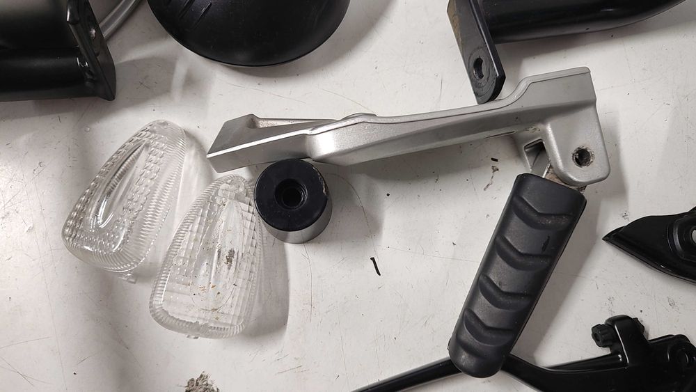 Suport parbriz oglinzi scarite BMW R1200R