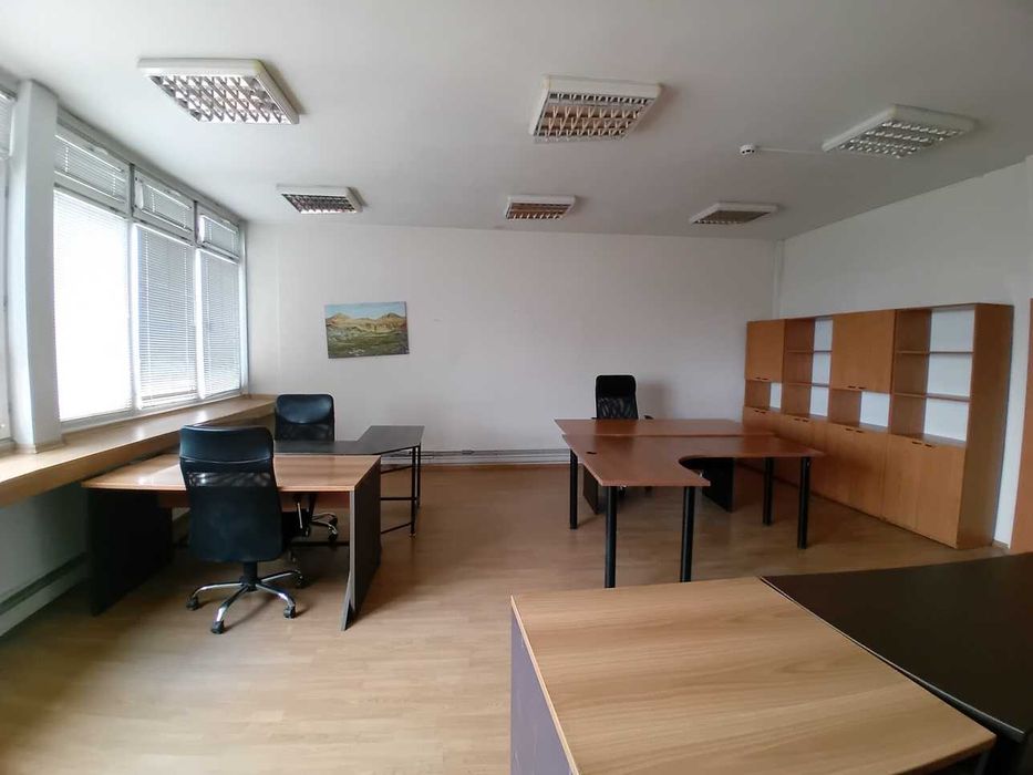 Дава се под наем офис на бул.Стамболийски