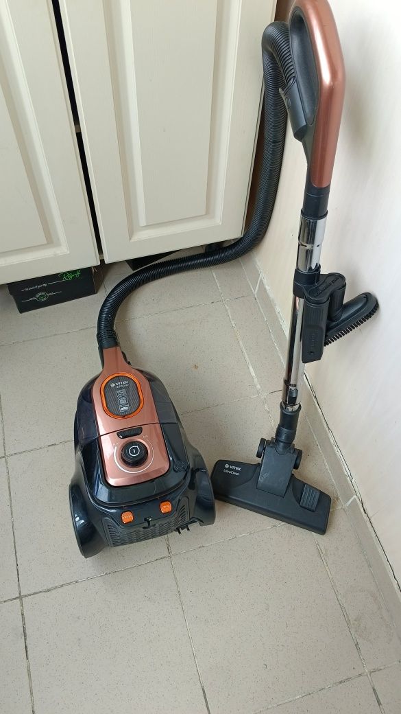 Пылесос Vitek 2000w