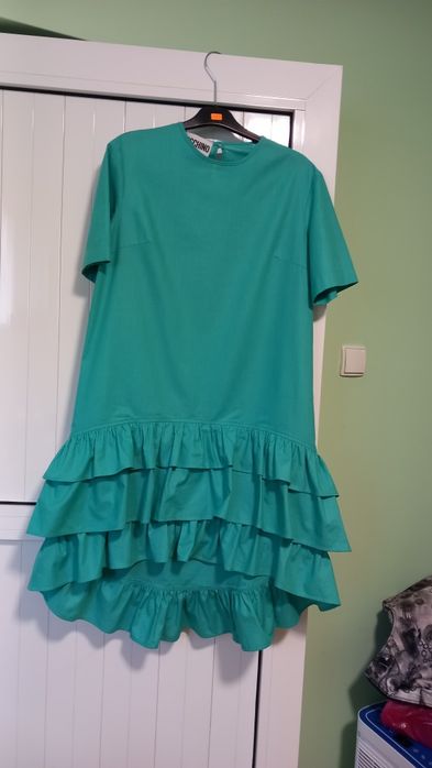 Продавам нова рокля не носена и е в отлично състояние размер 36