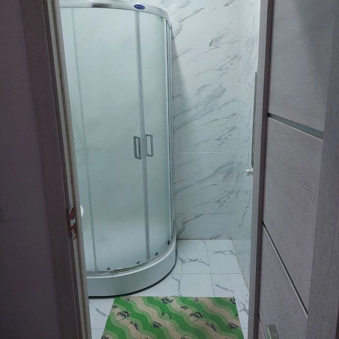 Сдается 3 х ком Рохат. Олмос. Военный Городок. Мебель имеется.