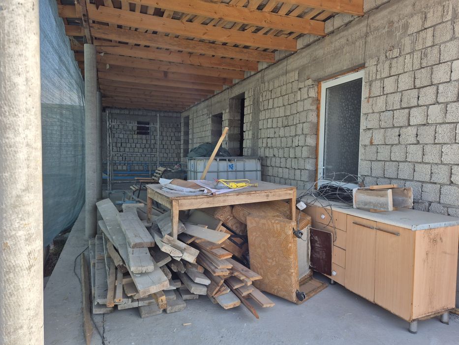 Sirdaryo shaharda 20 sothli tayor bino sotiladi