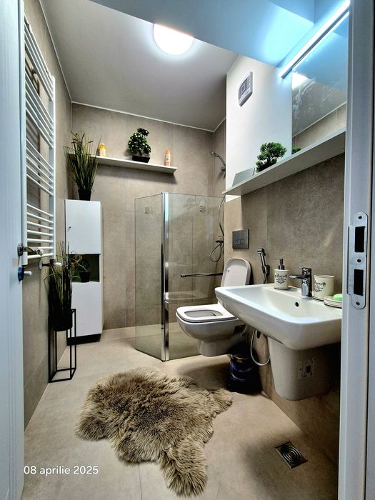 persona Fizica inchiriez apart cu 2 si 3 camere complex nou cu parcare