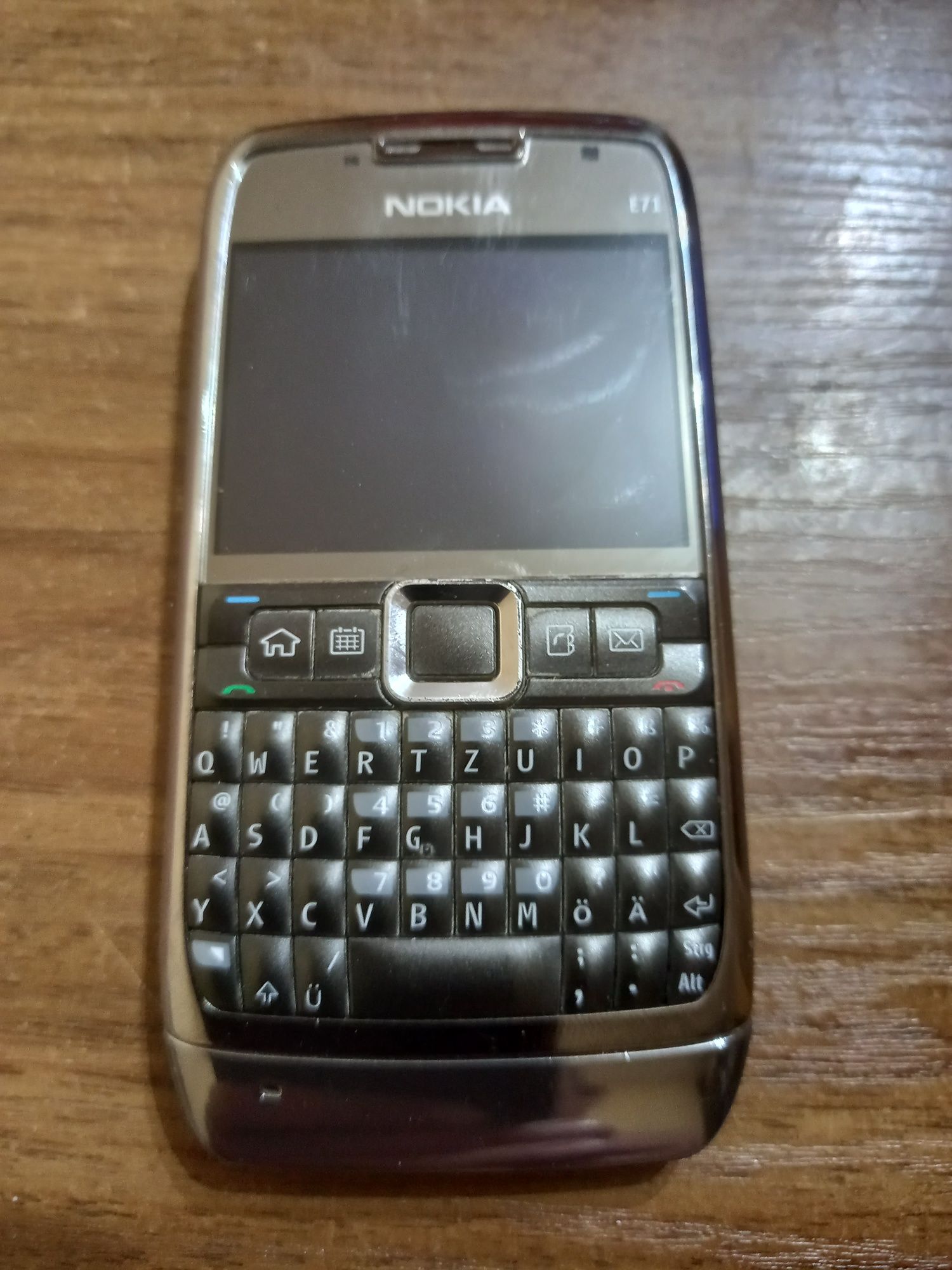 Телефон Nokia E71