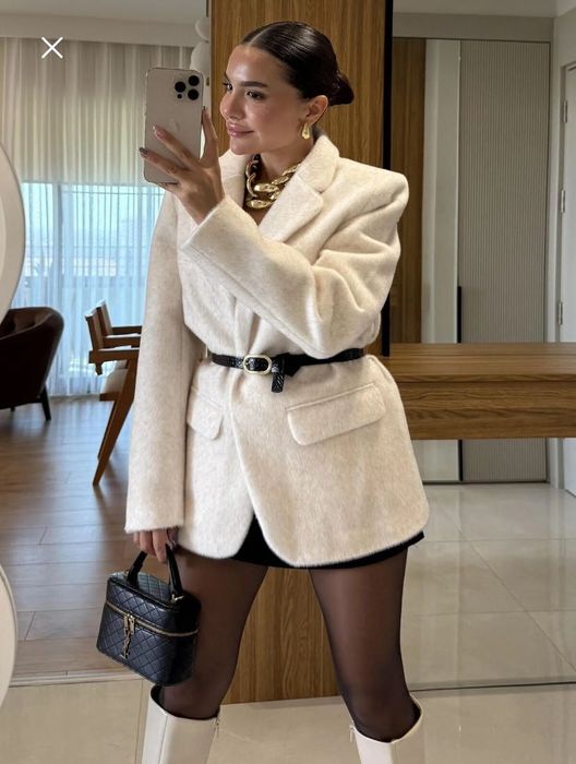 Палто с колан /екрю/