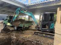 Miniexcavator + picon de 4 tone cu operator de inchiriat