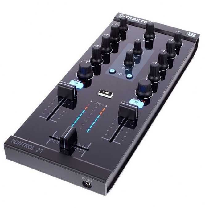 Traktor Kontrol X1 Mk2 si mixer Z1 + CASE dedicat pentru transport