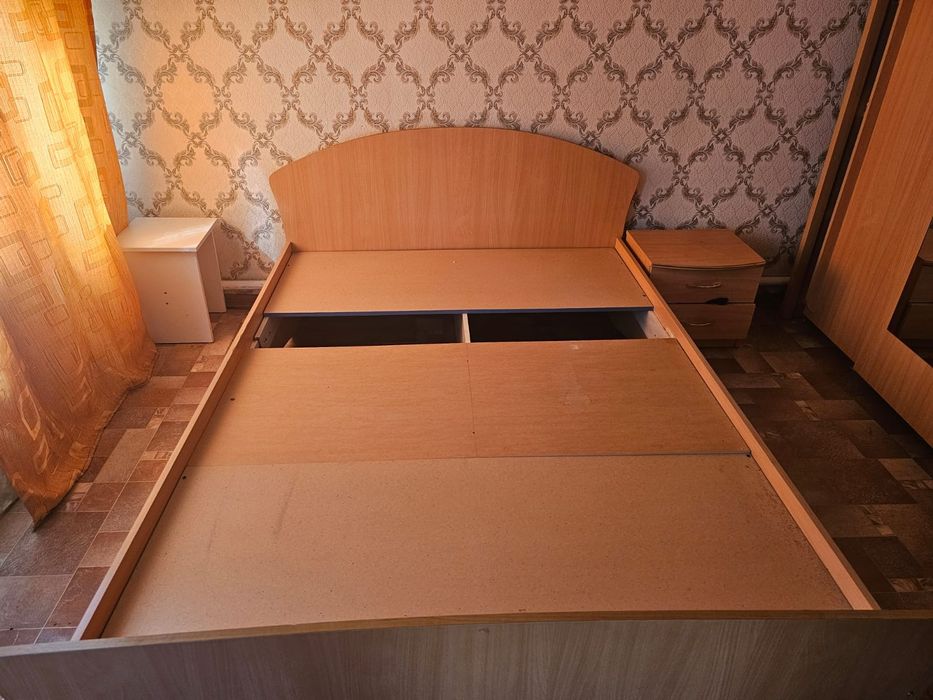 Продам спальный гарнитур