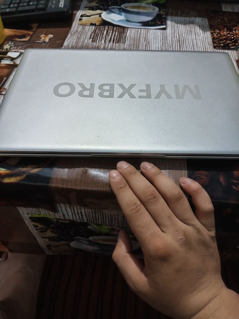 Laptop va klaviyatura mishkasi bilan qochib beriladi