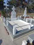 Monumente funerare