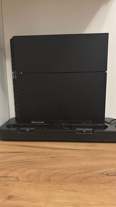 Плестейшн 4 в хорошем состояний