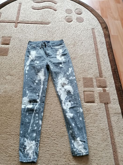 Vând blugi, preț negociabil