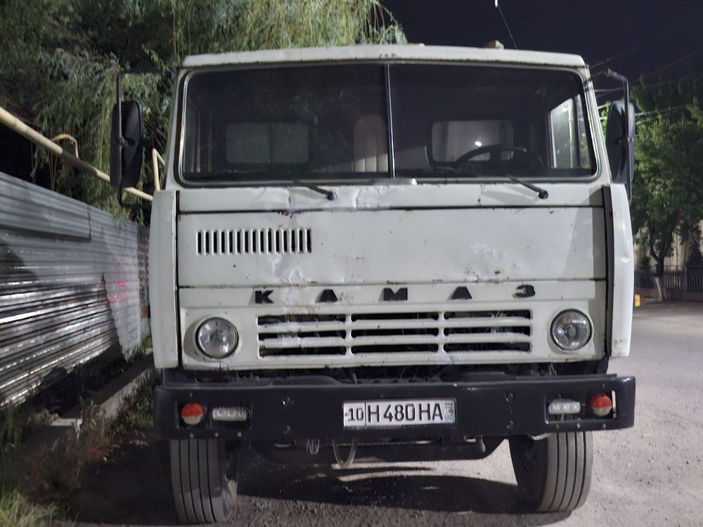 Kamaz 1980 yil rangi oq