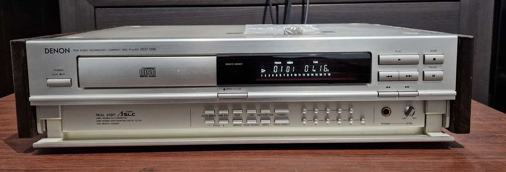 Cd player Denon DCD-1290 model de top