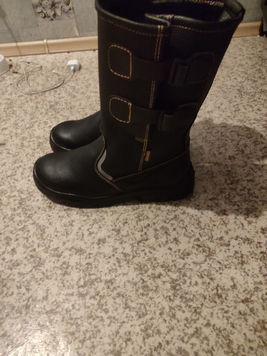 Продам рабочую обувь