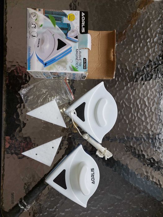 Stergator magnetic pentru geamuri cu grosimea de 3-8 mm cu 2 rezerve