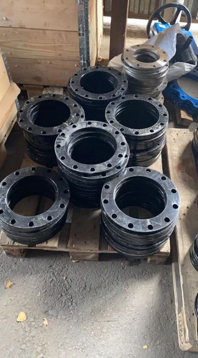 Фланцы стальные приварные и свободные