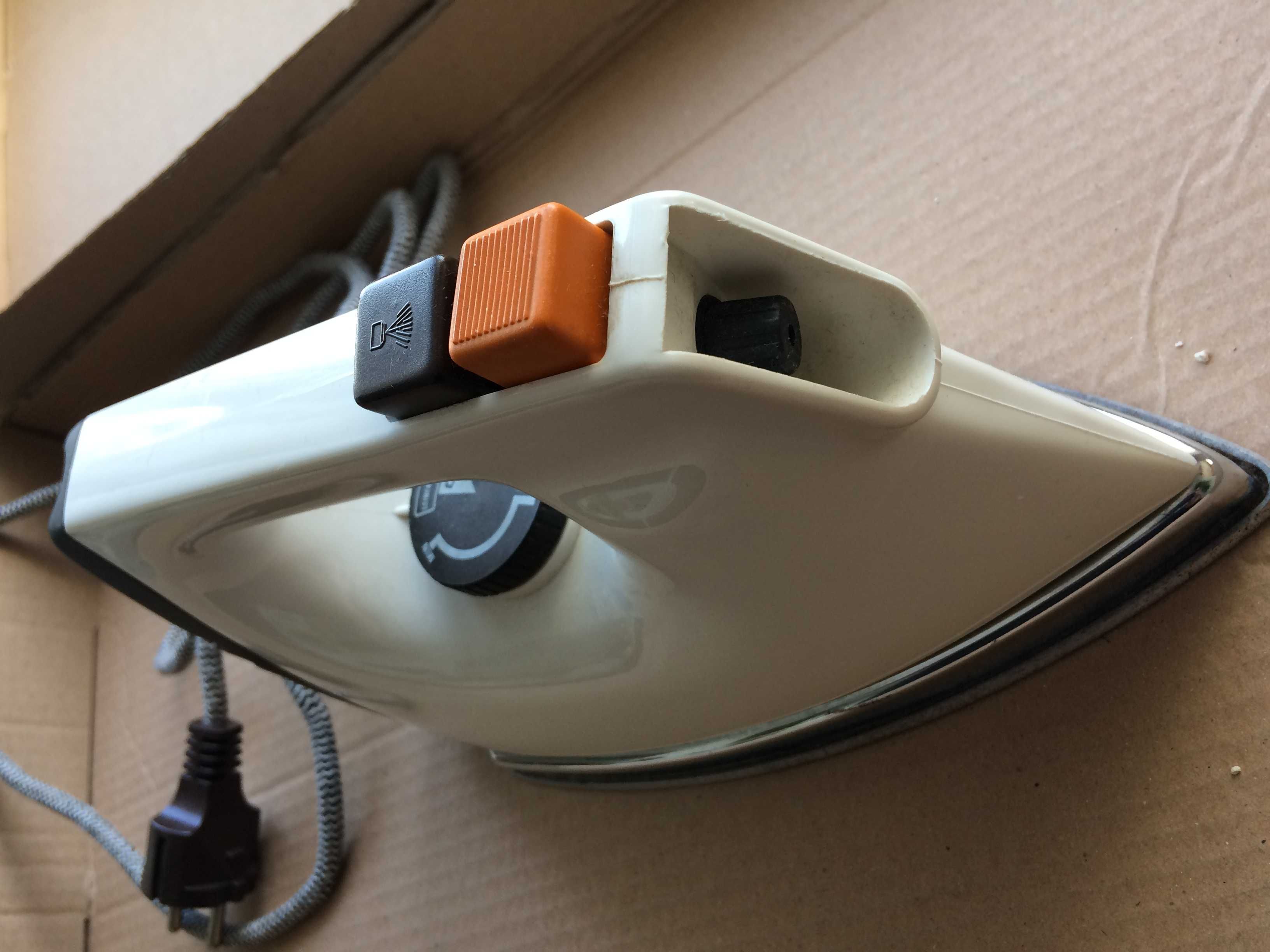 Ретро електрическа парна ютия Philips HL 2142