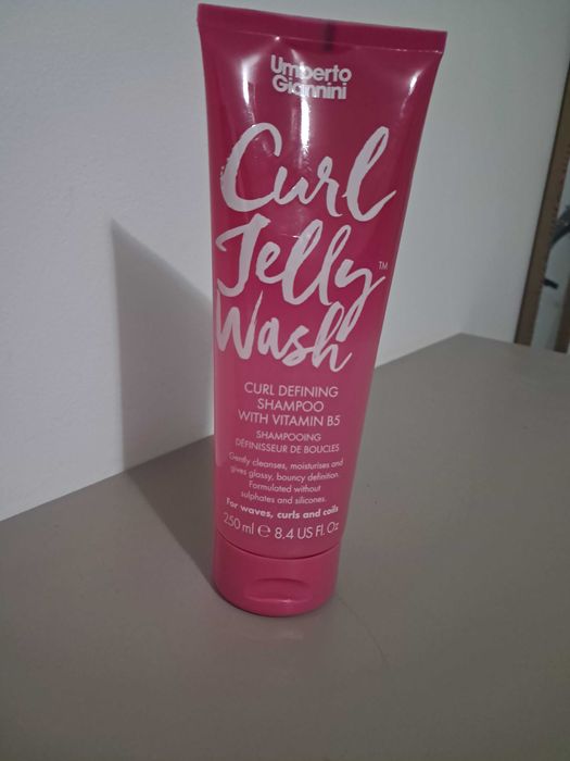 Șampon pentru activarea buclelor