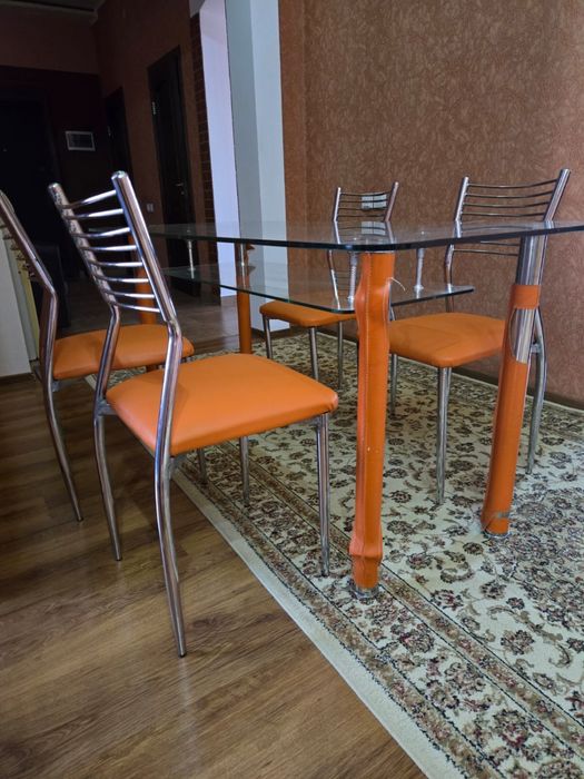 Кухонный гарнитур (стол,стул)