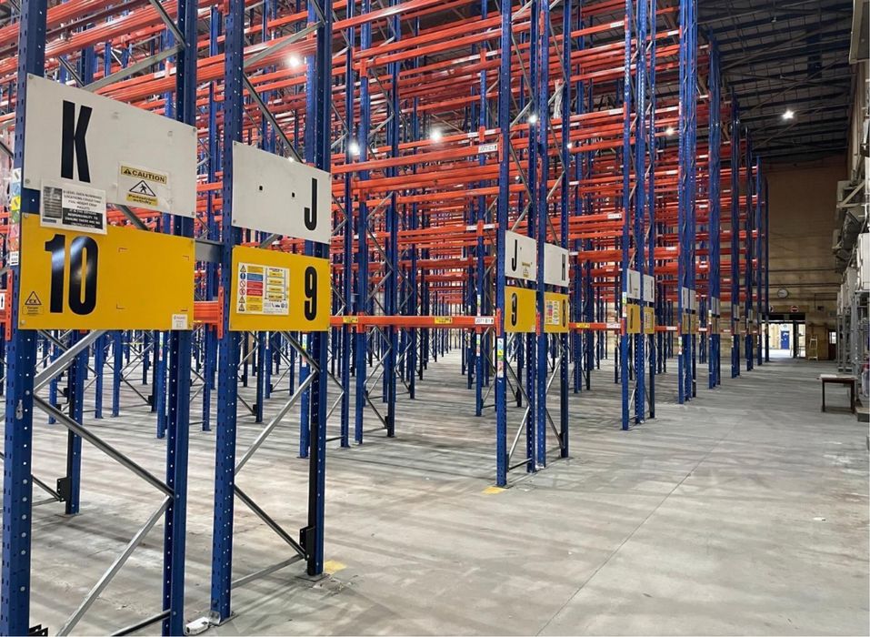 Rafturi metalice in stoc