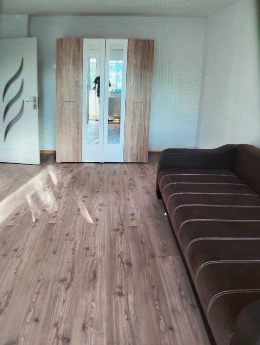 Cug,închiriez apartament cu 2 camere decomandat+obt. (garaj 20 m)