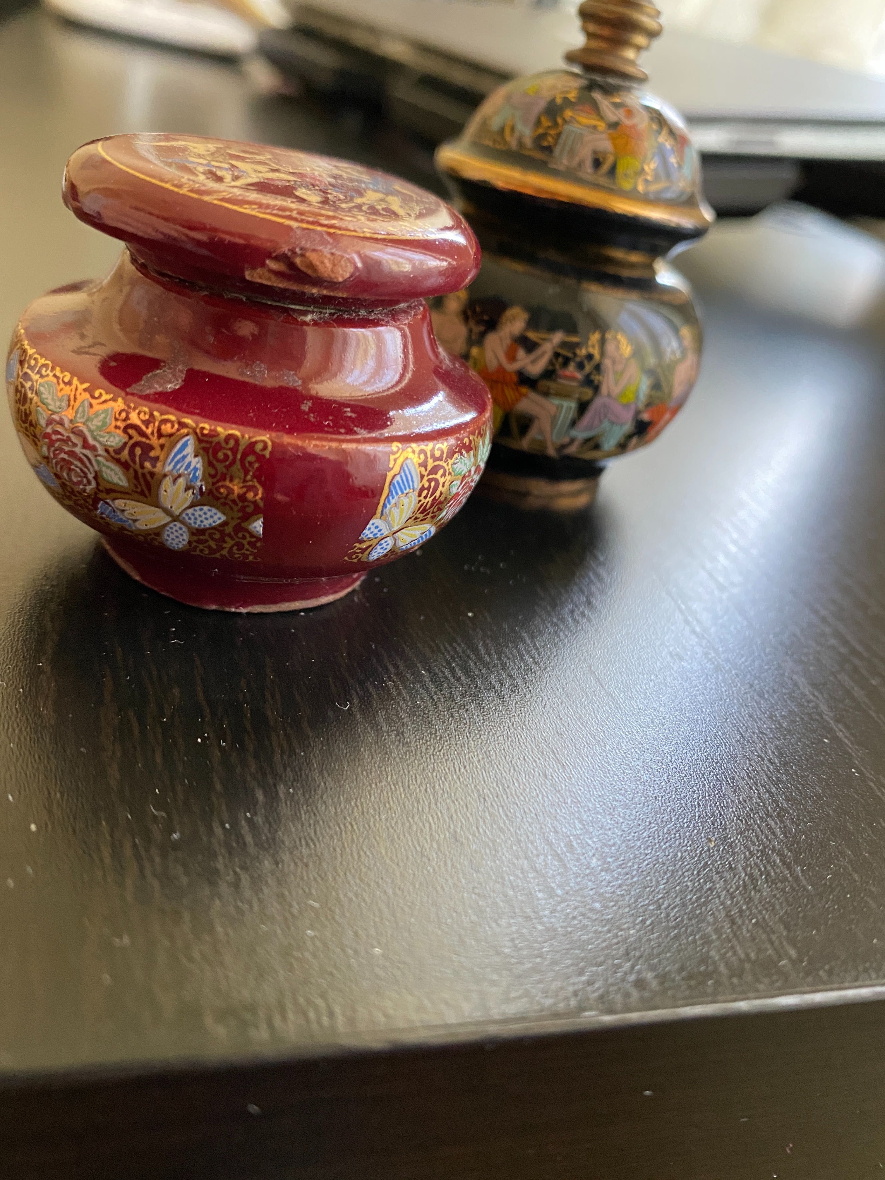 Recipient/vas ceramica vintage pentru parfum solid