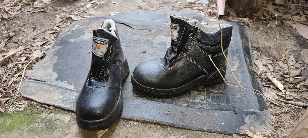 Продам ботинки зимние 42р.