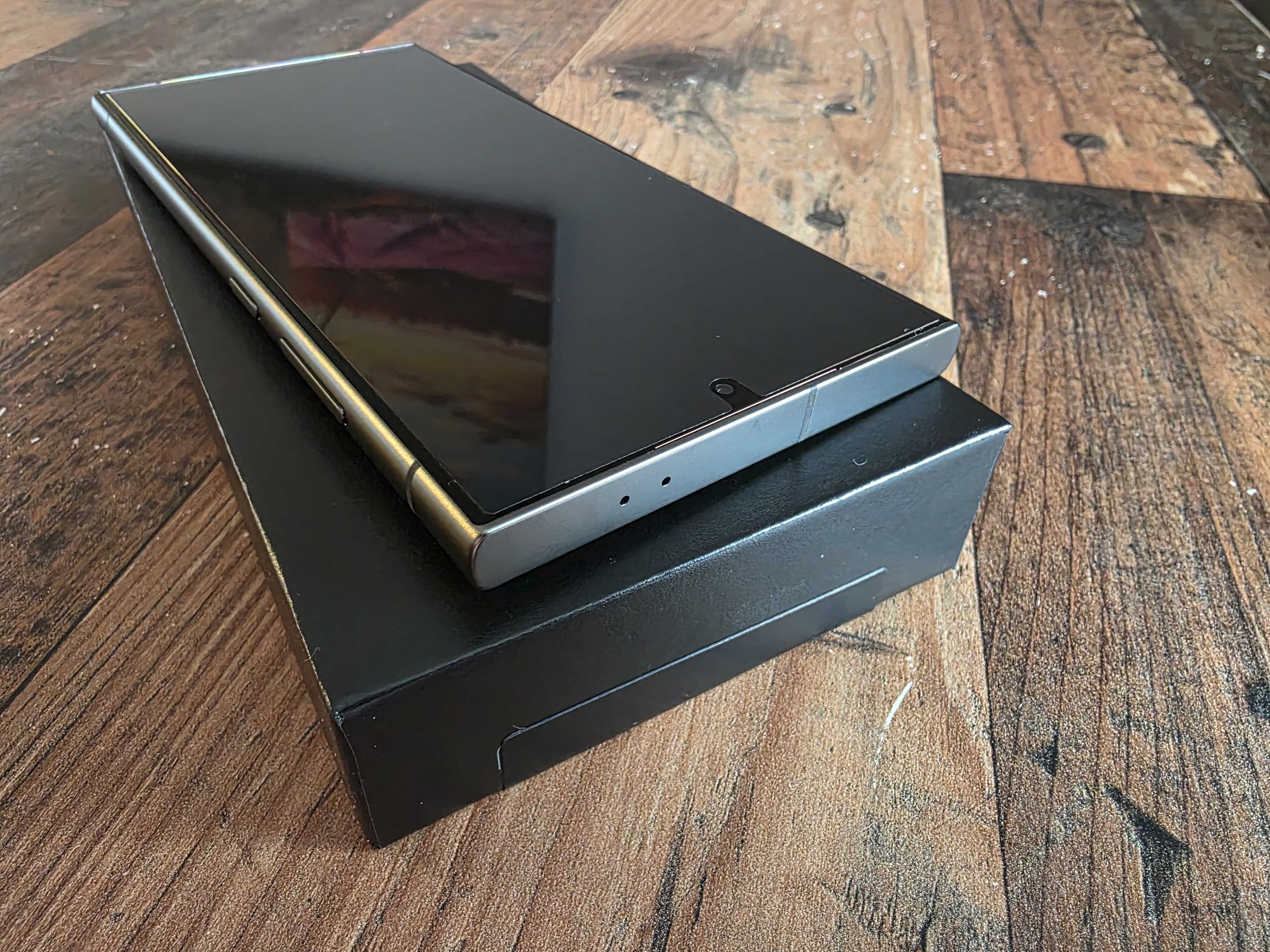 Samsung Galaxy S24 Ultra 1TB Titanium Black + СУПЕР КОМПЛЕКТ, КАТО НОВ