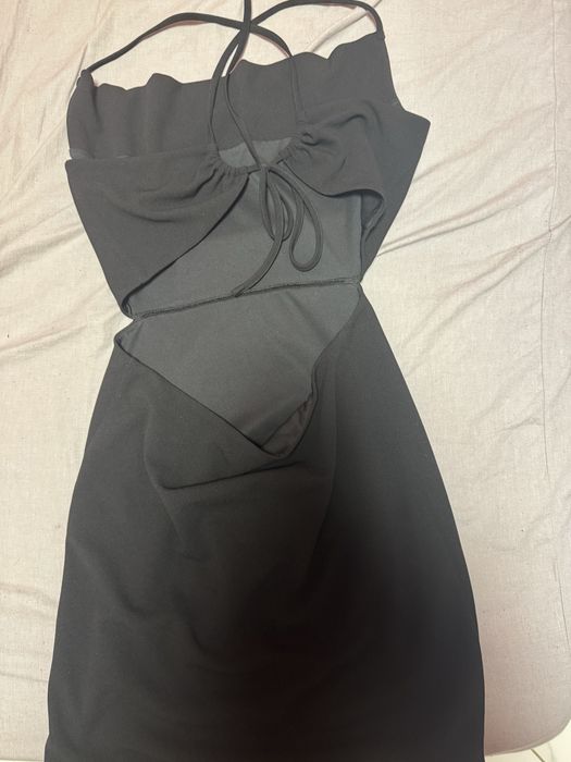 Черна рокля по тялото