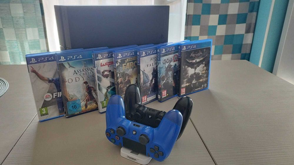 PS4 500GB CUH-1216A + 2 Joysticks + 7 jocuri + Suport