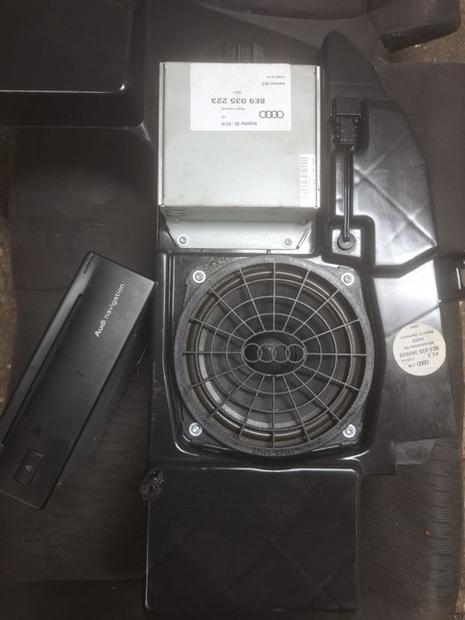 Subwoofer + statie / navigatie Audi A4 b6 b7