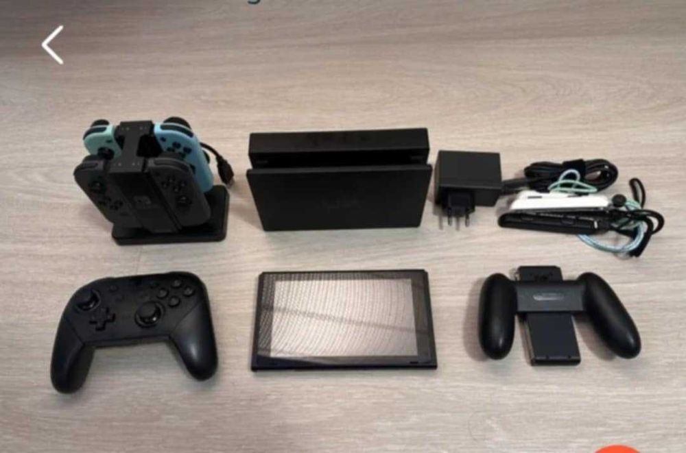Nintendo switch  (putin folosit) plus accesorii.