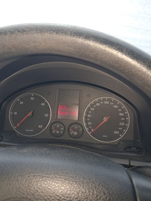 Vând vw golf 5, an 2006, motor 1.9 tdi