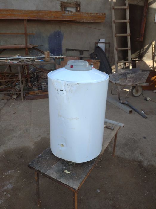 Аристон 80л. новый, но чучуть помятый