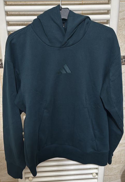 Vand hanorac Adidas marimea S, cu eticheta