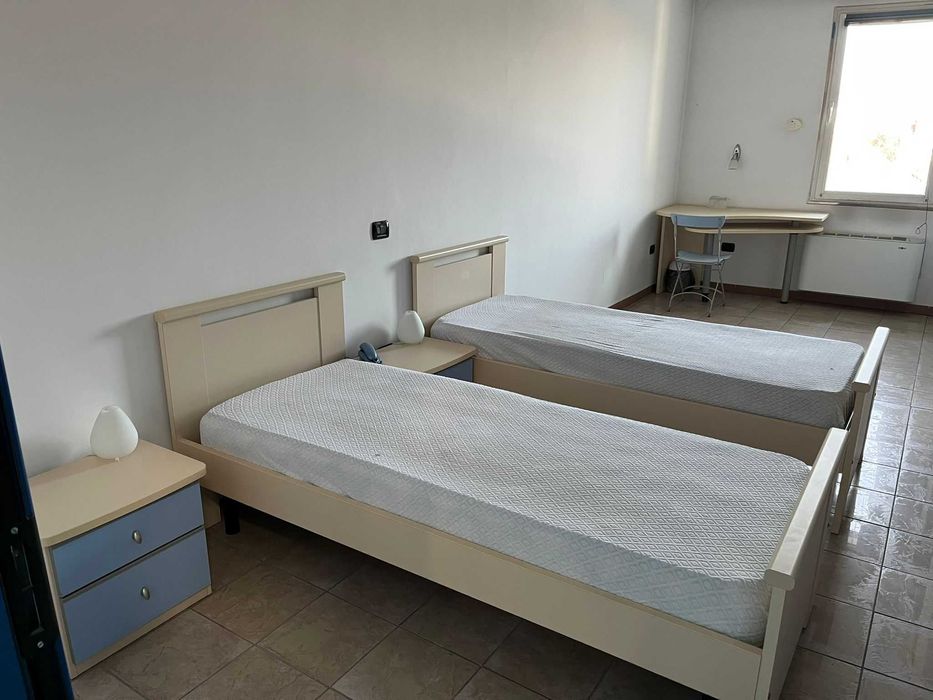 Pat o persoana cu saltea