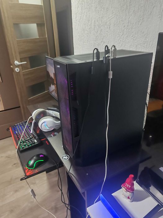 Vând PC și monitor în stare bună