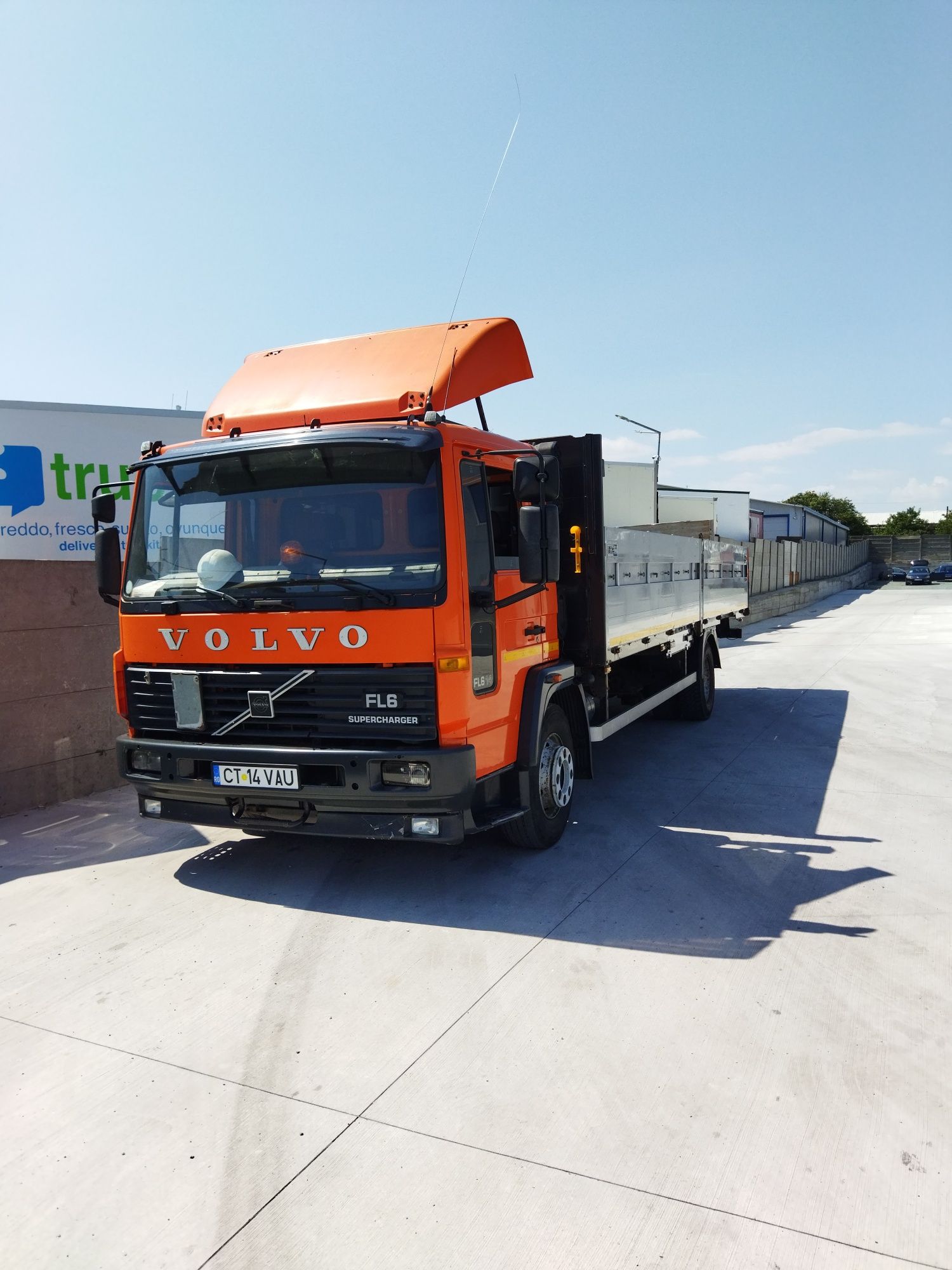 Vând camion volvo