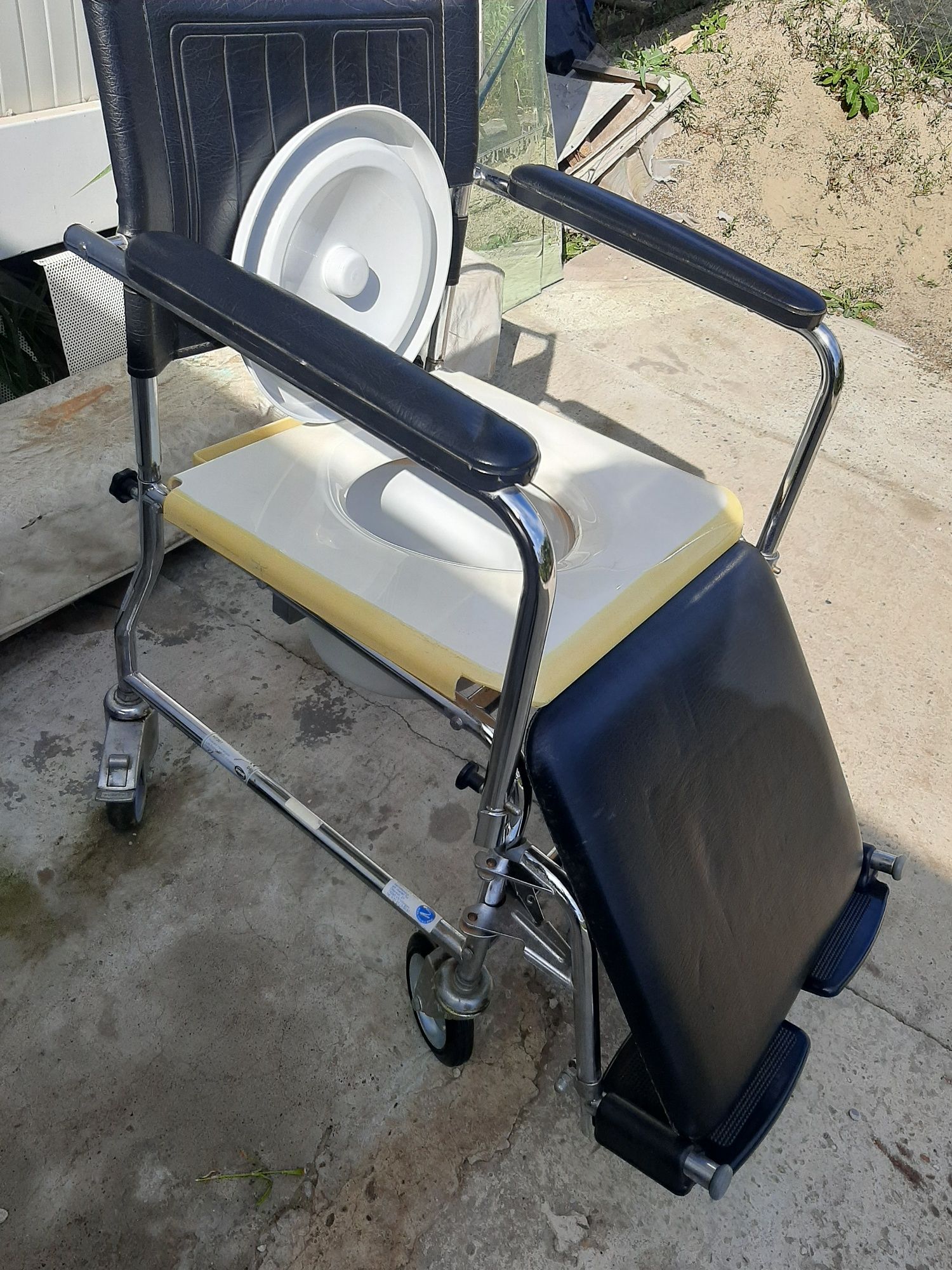 Scaun mobil /wc pentru persoane cu deficienta